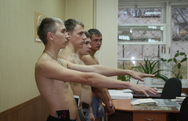 В Новополоцке врач-рентгенолог за приличное вознаграждение помог откосить о ...