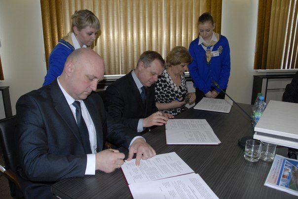 На заседании Совета директоров Новополоцка подписано трехстороннее соглашен ...
