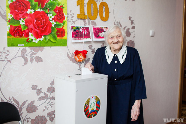 100-летняя полочанка проголосовала на Выборах Президента