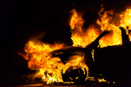 Ранним утром в Полоцке загорелись сразу три автомобиля