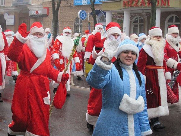 Полоцкие педагоги стали лучшими Дедом Морозом и Снегурочкой области