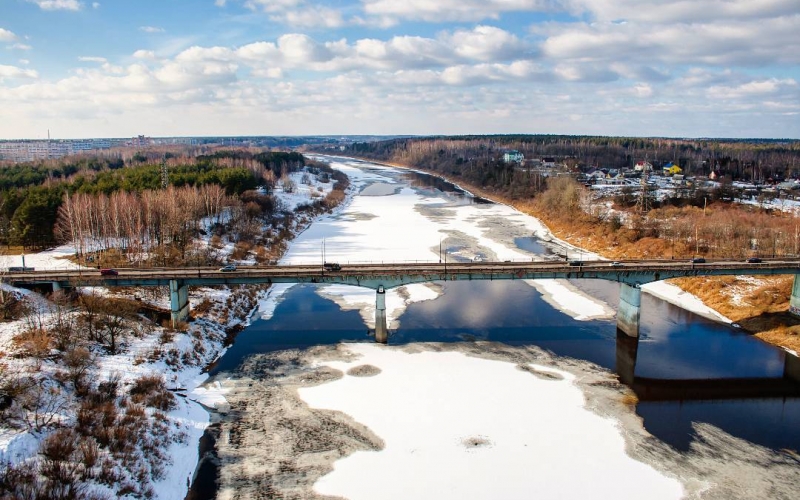 19-летний полочанин прыгнул с Калининского моста через реку Западная Двина