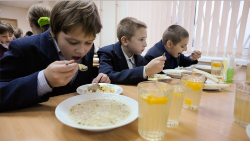 Нарушения в питании школьников выявили сотрудники КГК: школьникам – хлеб и  ...