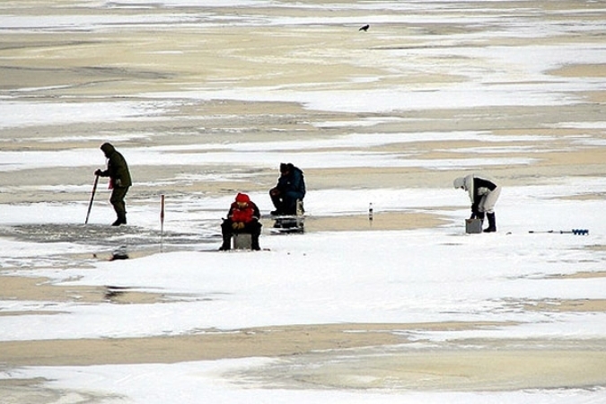 рыбаки на льду