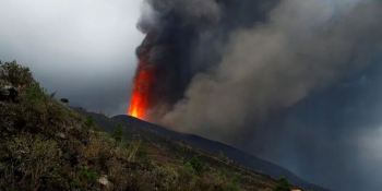 На Канарах из-за извержения вулкана эвакуируют жителей еще трех деревень