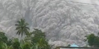 На острове Ява извержение вулкана. Погибли не менее 13 человек